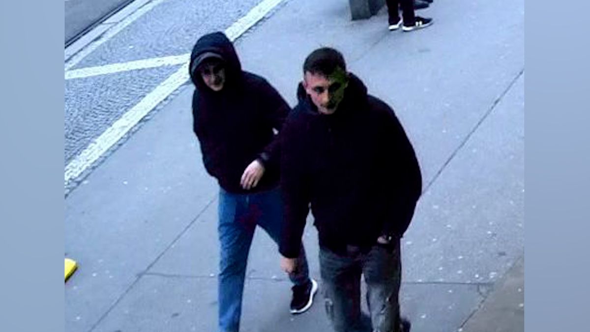 Napadenému muži po útoku u metra v Praze operovali pořezané oko. Policie hledá dvojici z videa
